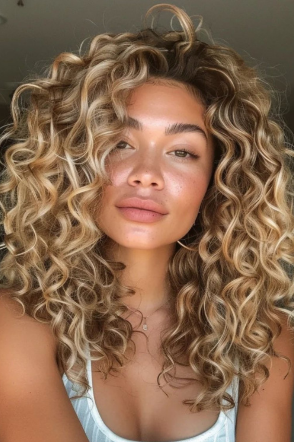 Home Curled golden hairstyle inspiration