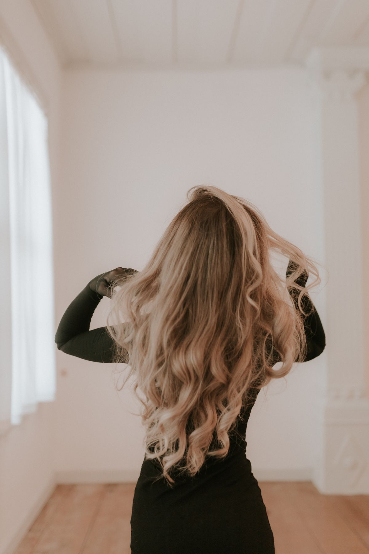 15 Effortless Wavy Hairstyles for Women (2026 Guide) Layered lob wavy hairstyle for women