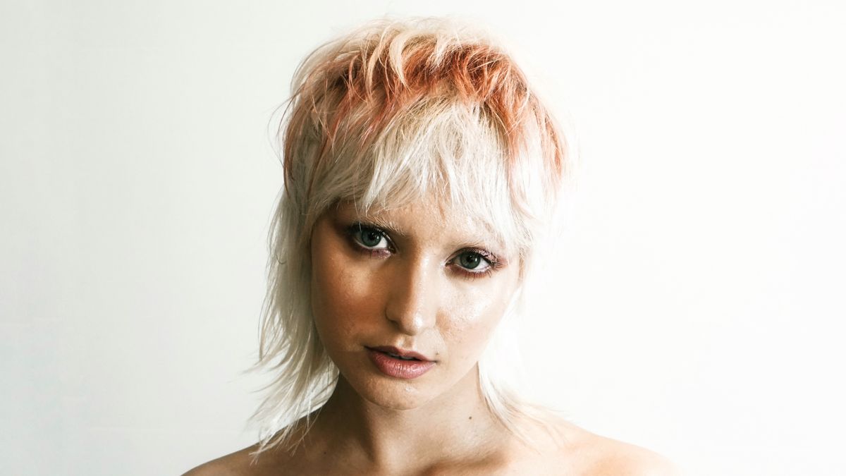 12 Low Maintenance Short Hairstyles for Thick Hair Modern mullet haircut — short hairstyles for thick hair