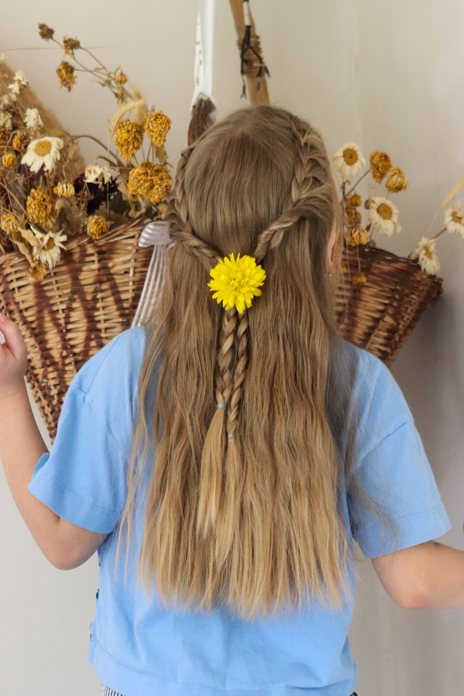 20 Adorable Halloween Hairstyles for Kids to Try Mermaid flower braids — halloween hairstyle for kids